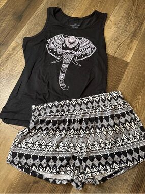 Bobbie Brooks Black and White Geometric Print Top w/ Matching Shorts
